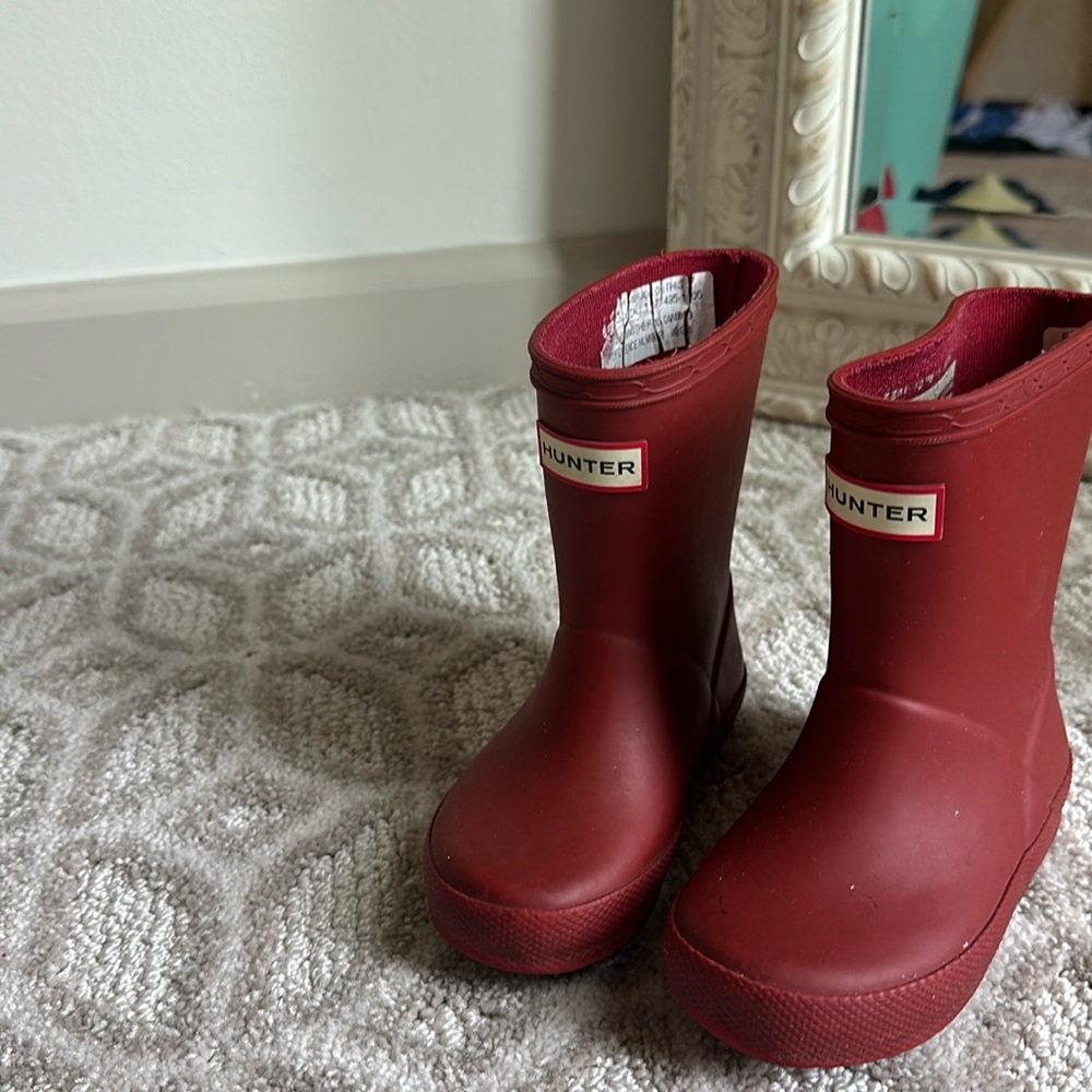 Toddler Hunter boots. WELL loved (see photos) size 5